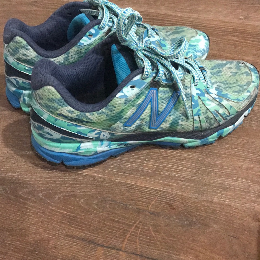 New Balance Running Shoes - Picture 3 of 6